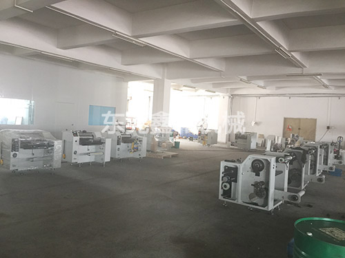 卷对卷覆膜机车间